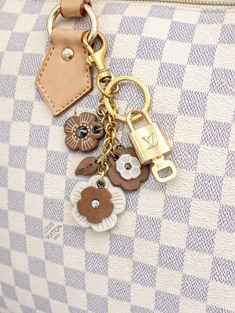 LV Gold Padlock Authentic 🔑 Luxury Bag Charm w/ Unbranded Flower Keychain